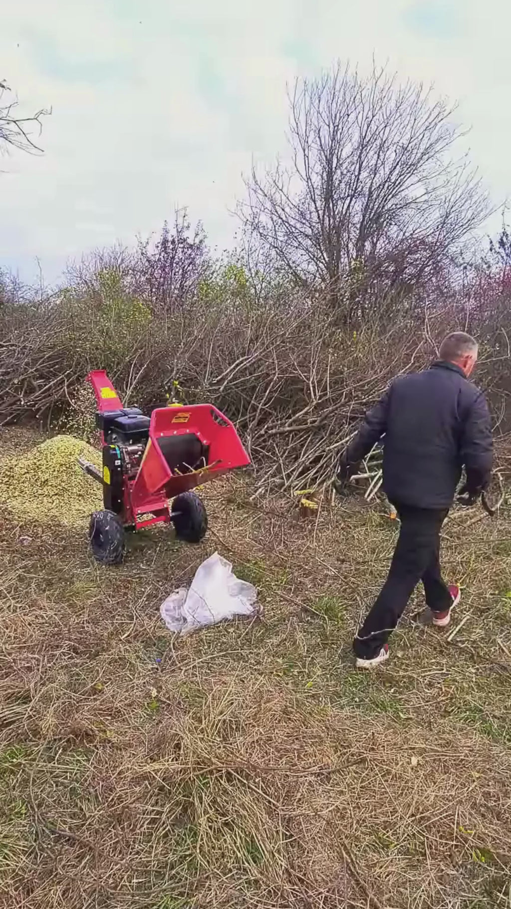 Broyeur de bois 18 CH آلة طحن الخشب